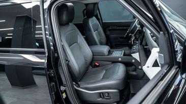 Land Rover Defender 110 XS Edition D300 — photo 12