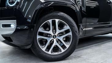 Land Rover Defender 110 XS Edition D300 — photo 20