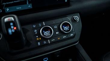 Land Rover Defender 110 XS Edition D300 — photo 37