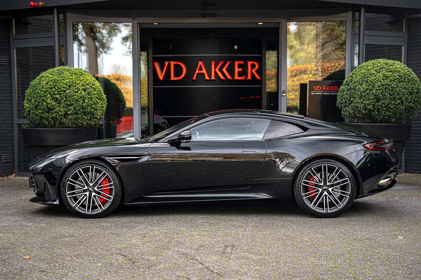 Aston Martin DB12 V8 Lux Quilting Leder - 2024 - Joinsteer - #6