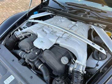 Aston Martin DBS Coupé Carbon Black — photo 19
