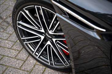 Aston Martin DB12 V8 Lux Quilting Leder — photo 23