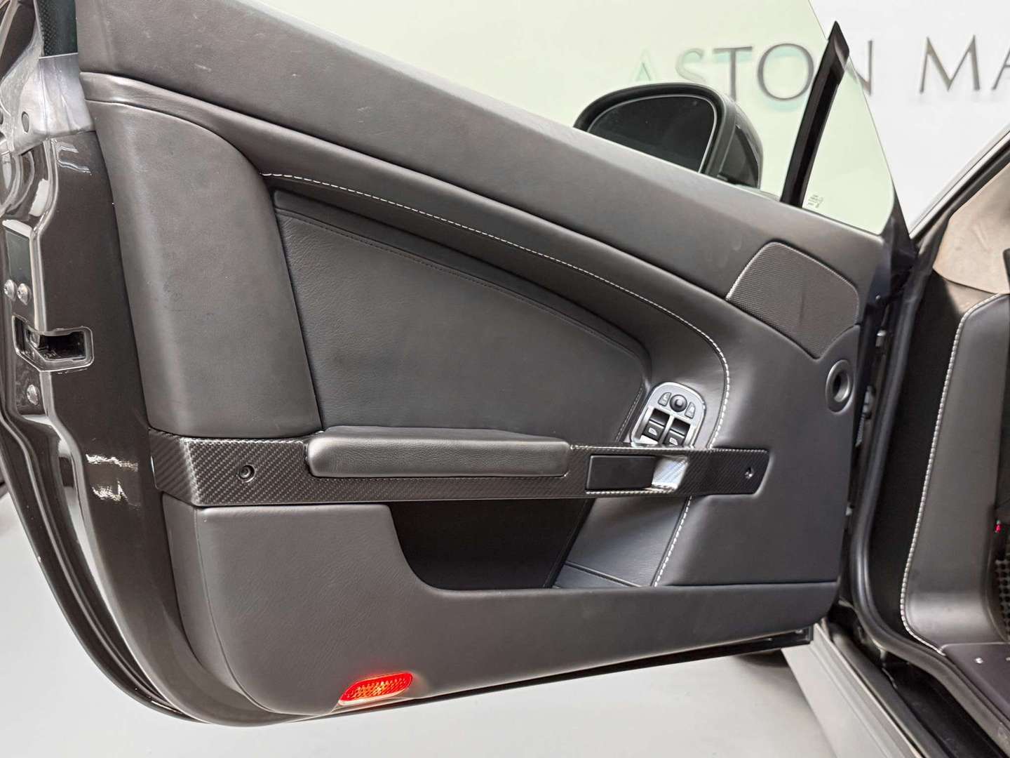 Aston Martin Vantage 5.9i V12 - 2013 - Joinsteer - #23