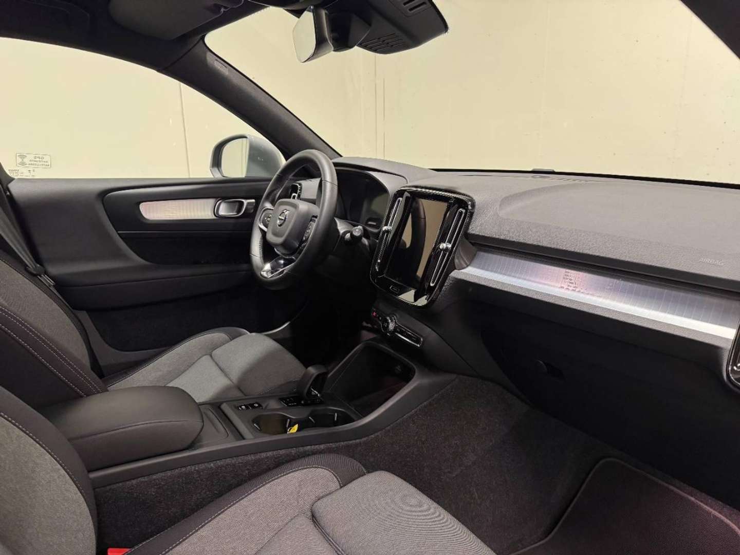 Volvo XC40 B3 Core - 2025 - Joinsteer - #4