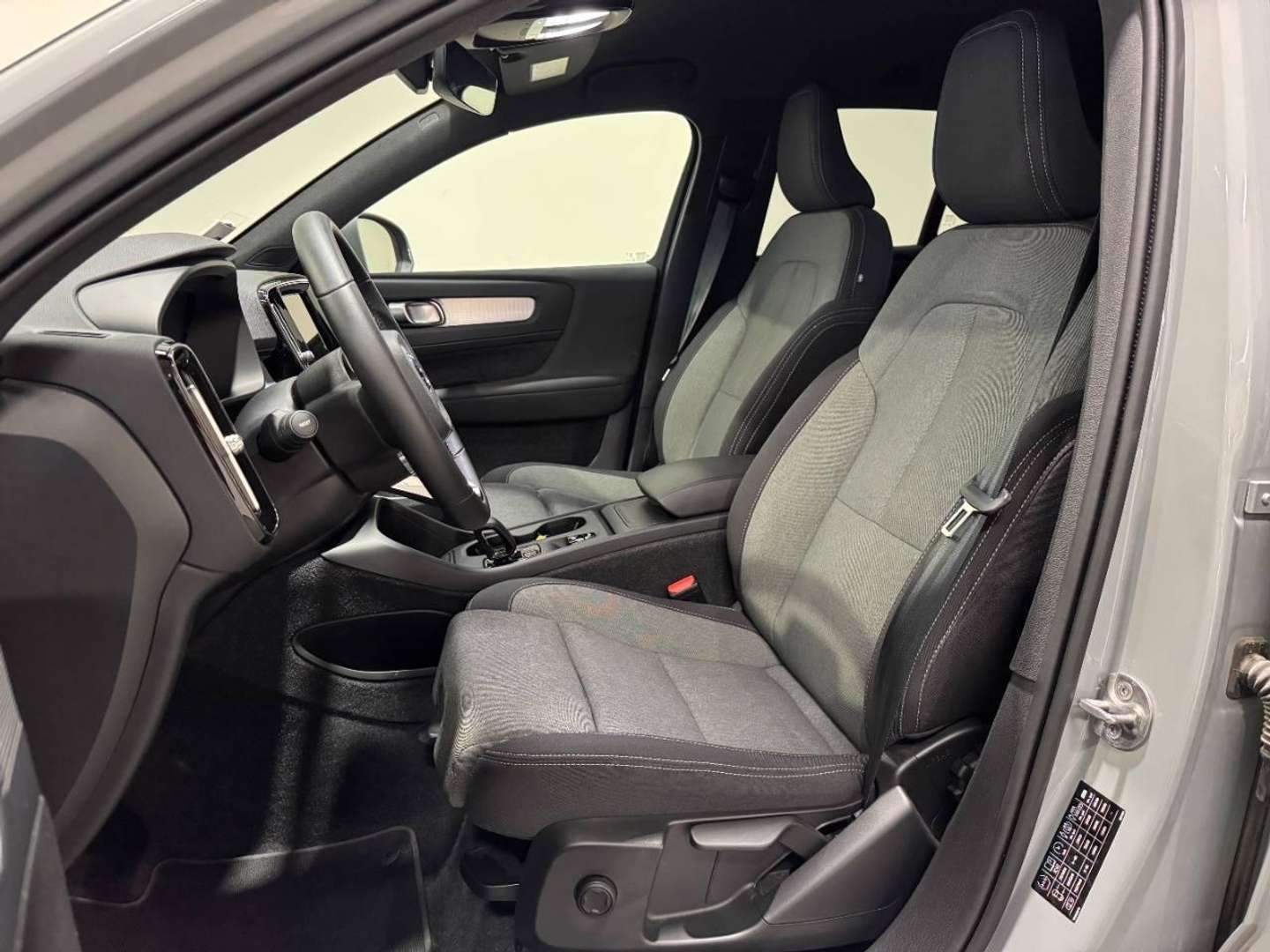 Volvo XC40 B3 Core - 2025 - Joinsteer - #5