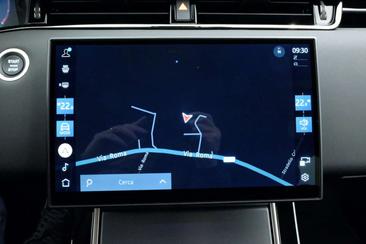 Land Rover Range Rover Evoque P300e S — photo 16