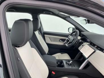 Land Rover Discovery Sport P300e Dynamic SE — photo 4