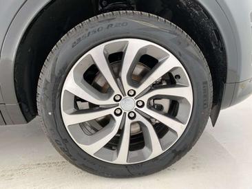 Land Rover Discovery Sport P300e Dynamic SE — photo 8