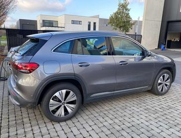 Mercedes EQA 300 AMG Line — photo 2