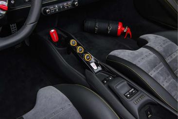 Ferrari F8 Spider — photo 12
