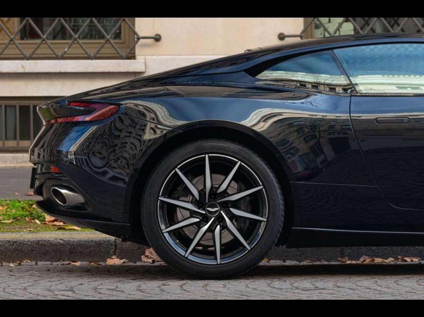 Aston Martin DB11 V12 5.2 608ch BVA8 - 2016 - Joinsteer - #3