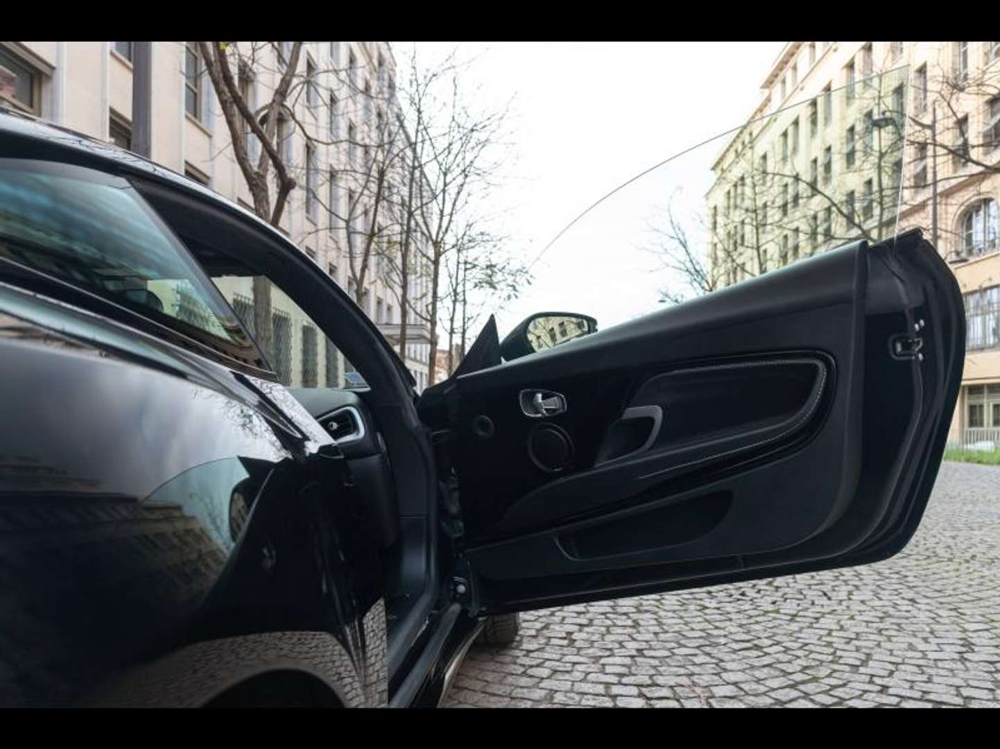 Aston Martin DB11 V12 5.2 608ch BVA8 - 2016 - Joinsteer - #8