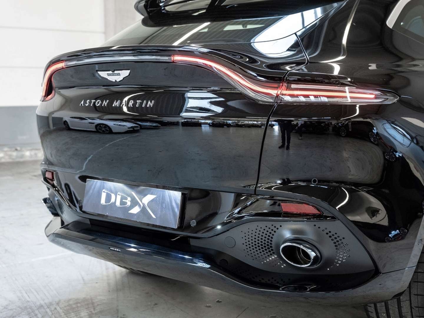 Aston Martin DBX Jet Black - 2024 - Joinsteer - #7