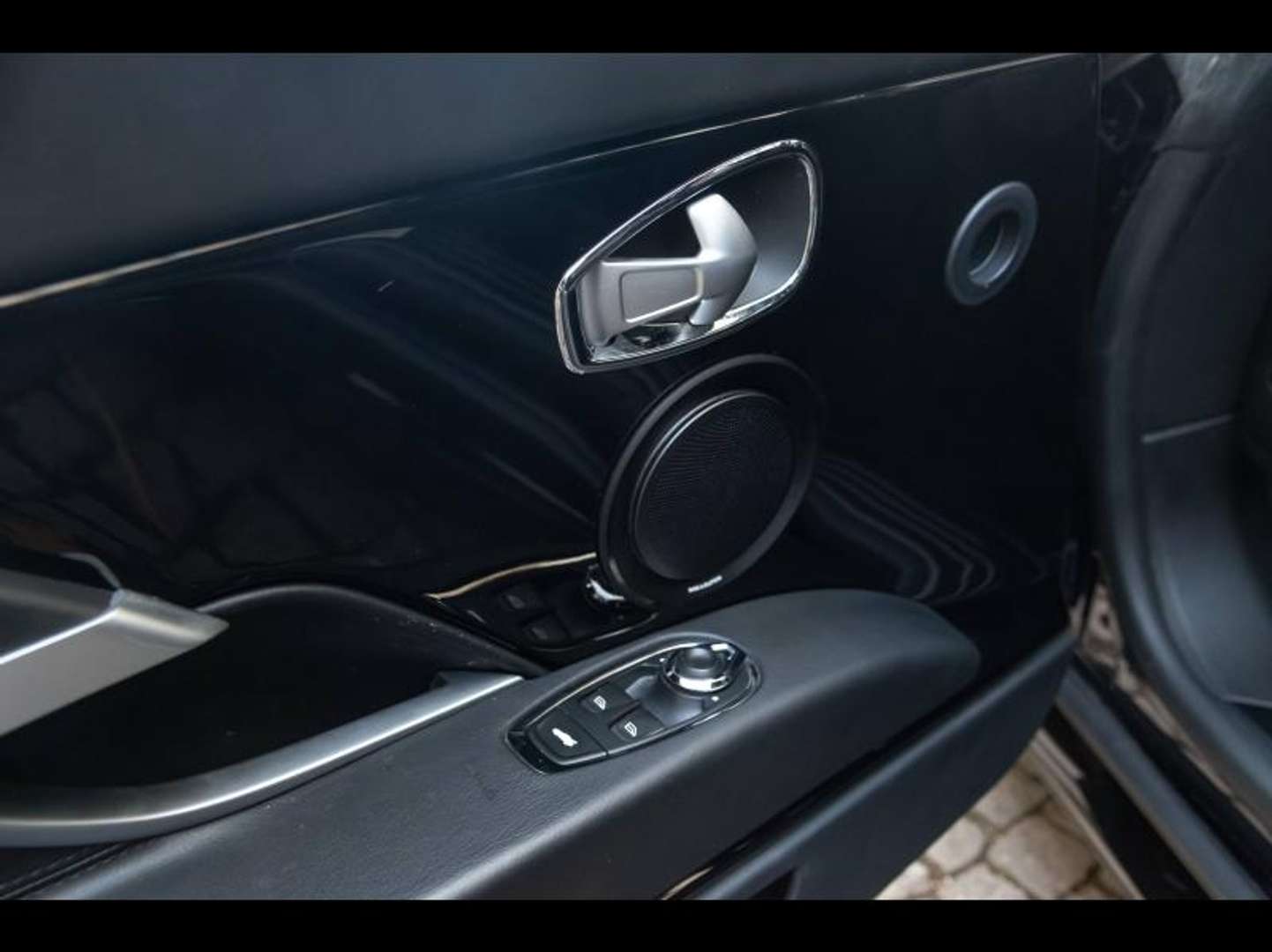 Aston Martin DB11 V12 5.2 608ch BVA8 - 2016 - Joinsteer - #9