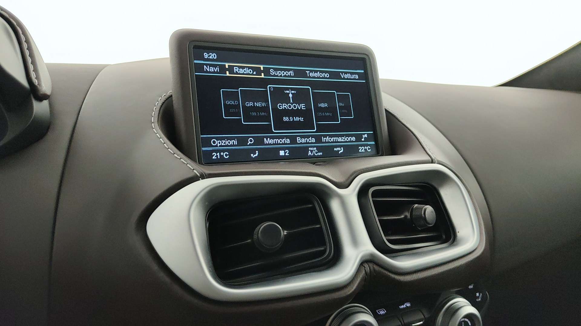 Aston Martin Vantage Coupe 4.0 V8 - 2020 - Joinsteer - #13