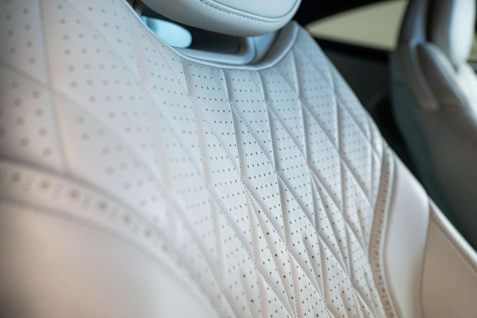 Aston Martin DB12 Coupé FULL OPTIONS - 2023 - Joinsteer - #14