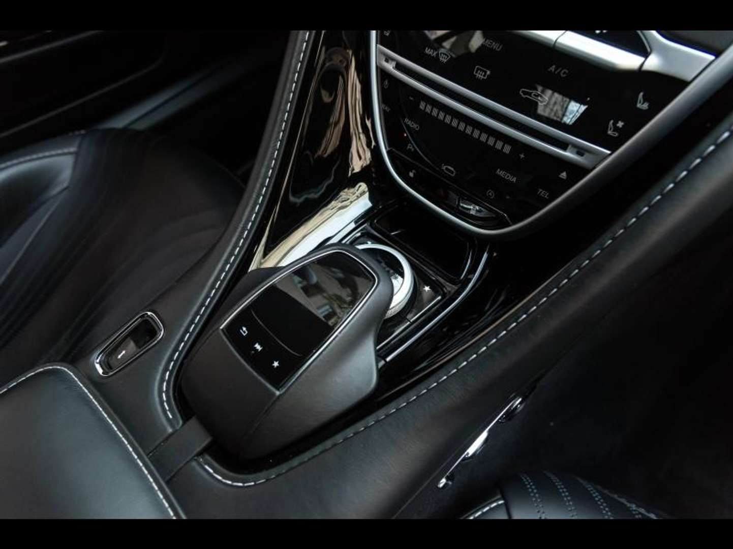 Aston Martin DB11 V12 5.2 608ch BVA8 - 2016 - Joinsteer - #17