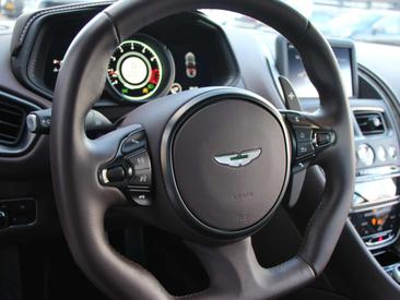 Aston Martin DB11 4.0 V8 — photo 13