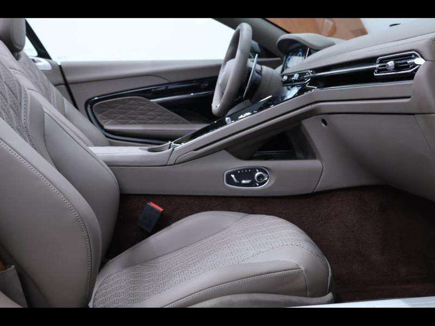 Aston Martin DB12 Volante V8 - 2024 - Joinsteer - #13