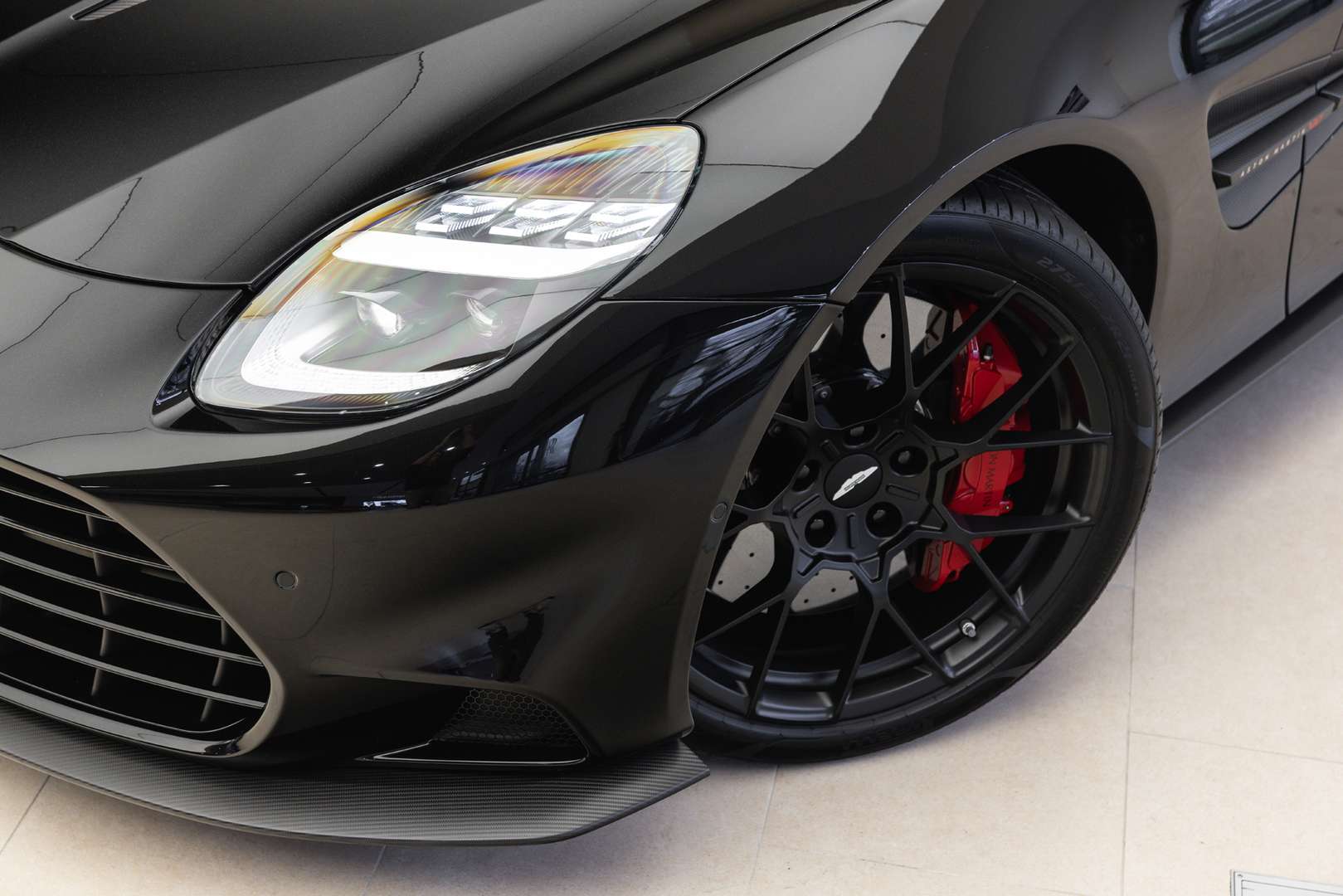 Aston Martin Vanquish Coupé 5.2 V12 - 2025 - Joinsteer - #12