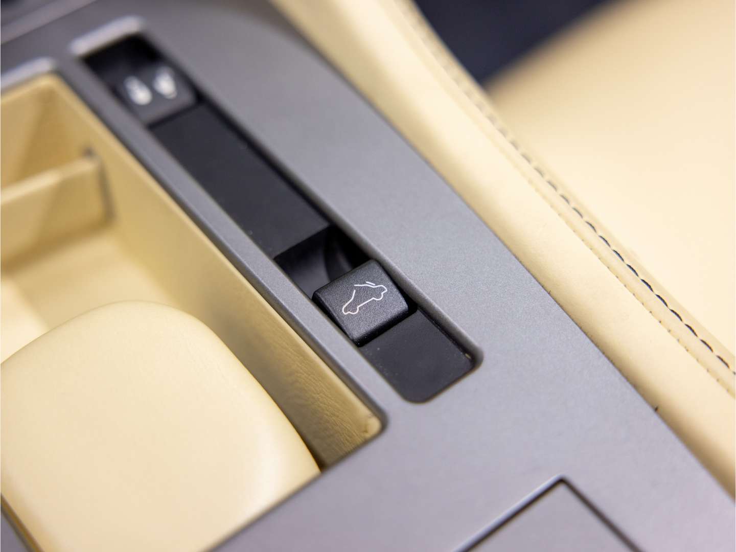 Aston Martin DB9 Volante 5.9 V12 Touchtronic - 2011 - Joinsteer - #30