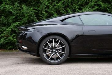 Aston Martin DB11 Coupé 5.2 Biturbo V12 — photo 16
