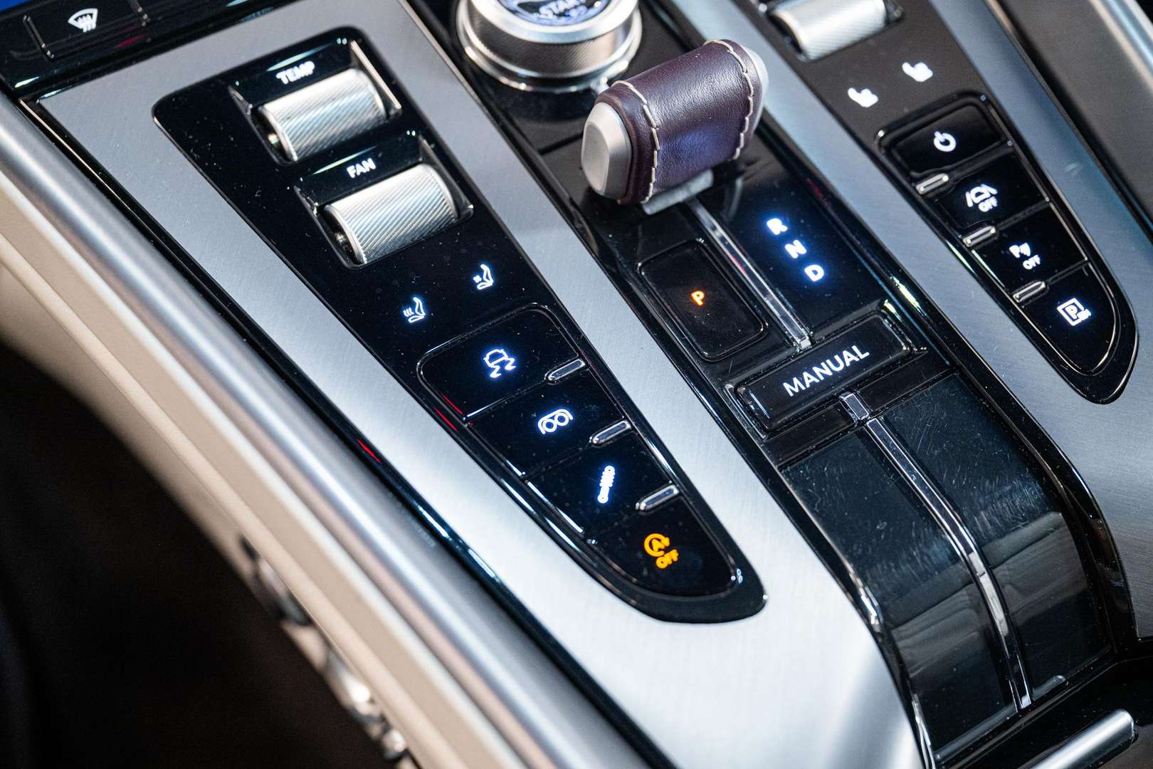 Aston Martin DB12 Coupé FULL OPTIONS - 2023 - Joinsteer - #38