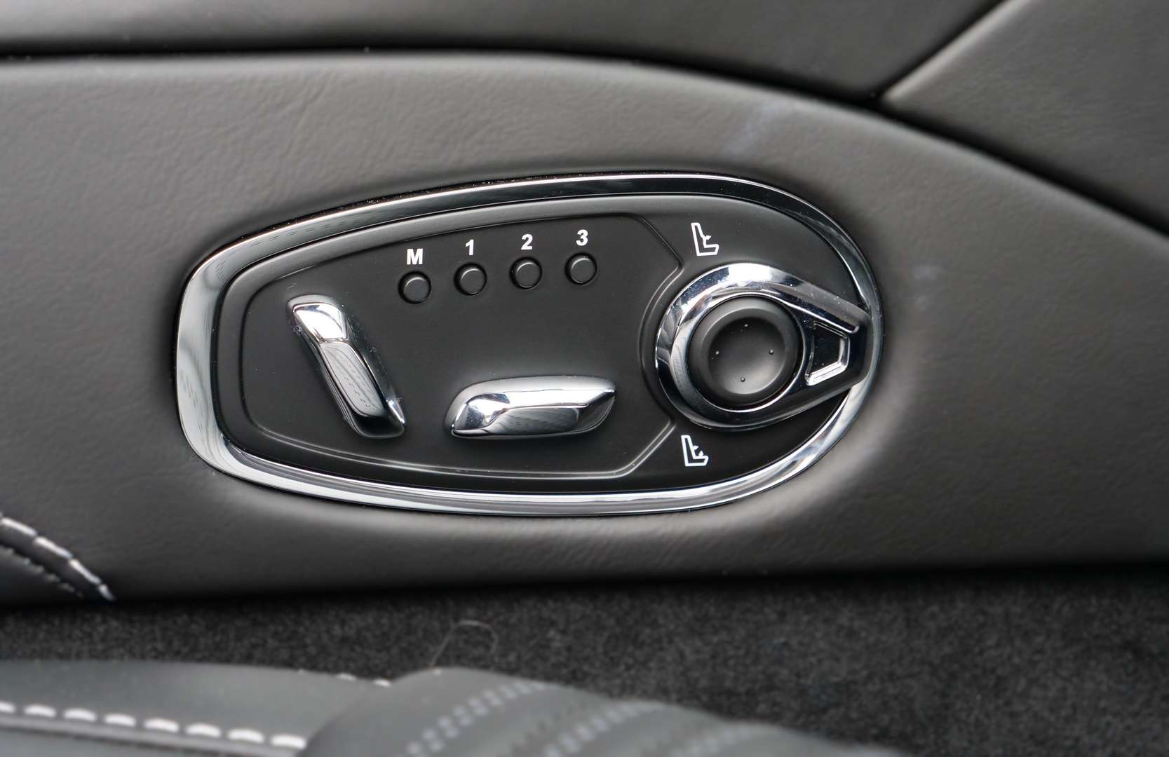 Aston Martin DB11 Coupé 5.2 Biturbo V12 - 2018 - Joinsteer - #32