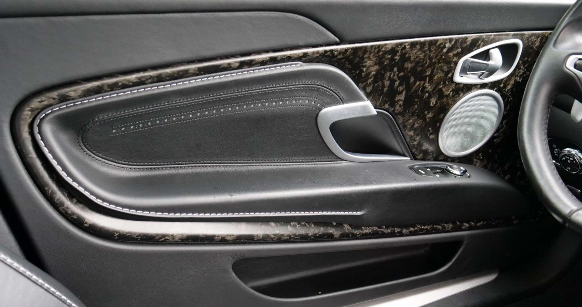 Aston Martin DB11 Coupé 5.2 Biturbo V12 - 2018 - Joinsteer - #41