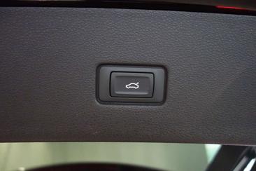 Audi Q8 60 TFSI E — photo 19