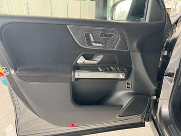 Mercedes GLB 200 AMG Line — photo 7