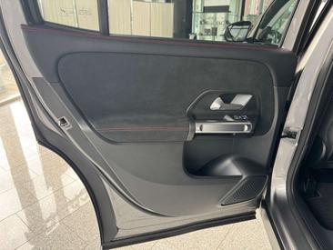 Mercedes GLB 200 AMG Line — photo 9