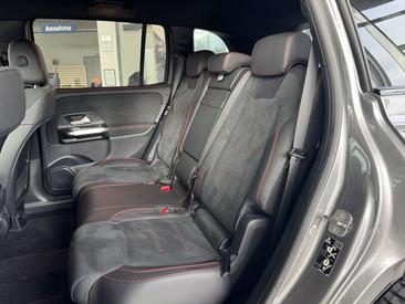 Mercedes GLB 200 AMG Line — photo 10
