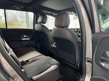 Mercedes GLB 200 AMG Line — photo 12