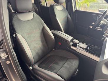 Mercedes GLB 200 AMG Line — photo 16