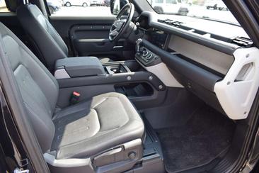Land Rover Defender 90 D200 X-Dynamic SE — photo 9
