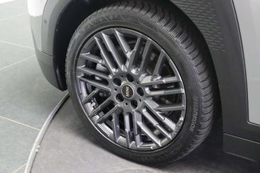 Mini Aceman Essential Cooper SE — photo 5