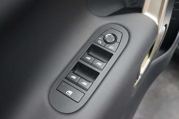 Mini Aceman Essential Cooper SE — photo 8