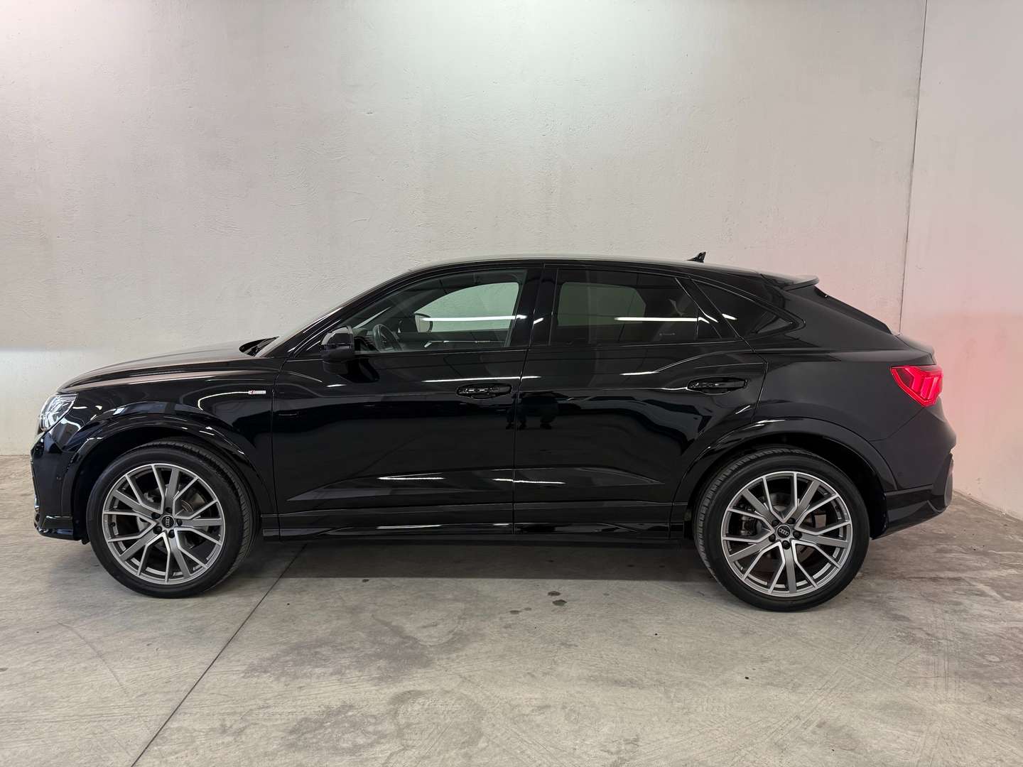 Audi Q3 Sportback 35 TFSI Identity Black - 2023 - Joinsteer - #1