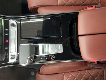 Audi A8 Avant 60 TFSI E — photo 13