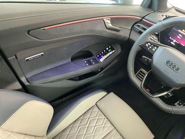 Audi A6 S Line Avant TFSI — photo 12