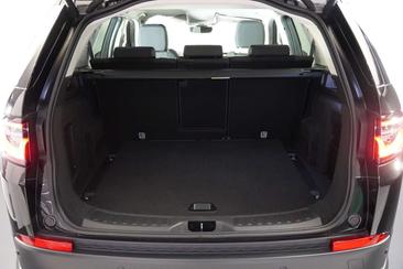 Land Rover Discovery Sport P300e SE — photo 17