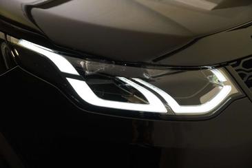 Land Rover Discovery Sport P300e SE — photo 18