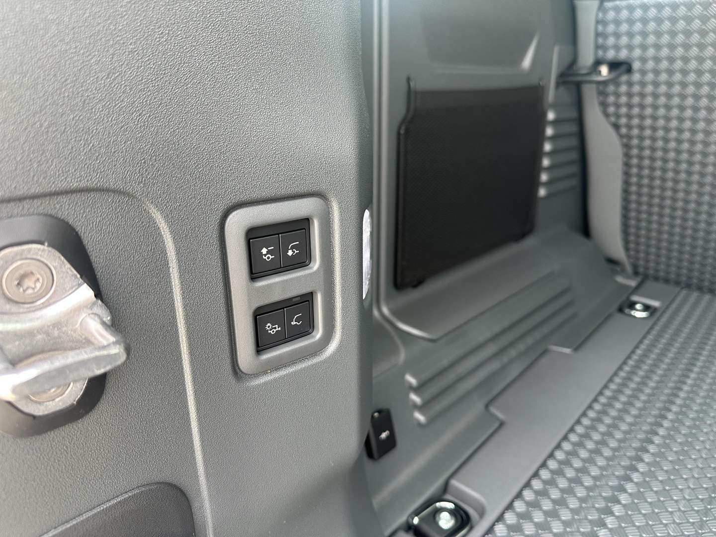 Land Rover Defender X-Dynamic HSE - 2025 - Joinsteer - #11