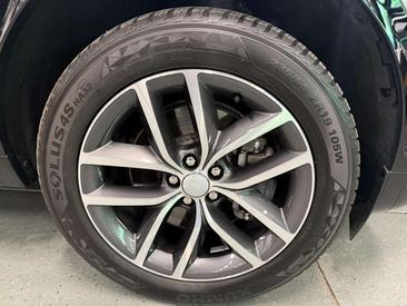 Land Rover Discovery Sport R-DYNAMIC P300e — photo 8