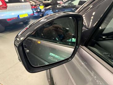 Land Rover Discovery Sport R-DYNAMIC P300e — photo 13