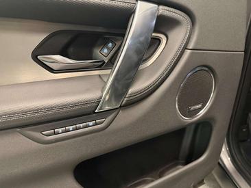 Land Rover Discovery Sport R-DYNAMIC P300e — photo 17