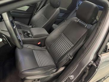 Land Rover Discovery Sport R-DYNAMIC P300e — photo 20
