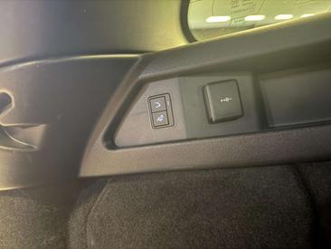 Land Rover Discovery Sport R-DYNAMIC P300e — photo 28