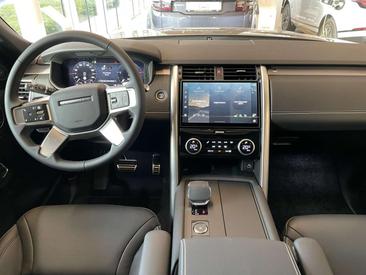 Land Rover Discovery D250 Dynamic SE — photo 11
